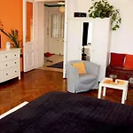 Cosy Appartement Close To City